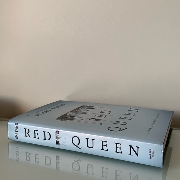 Hardcover Red Queen By Victoria Aveyard hardback book YA Fantasy Hardback books - Picture 3 of 9